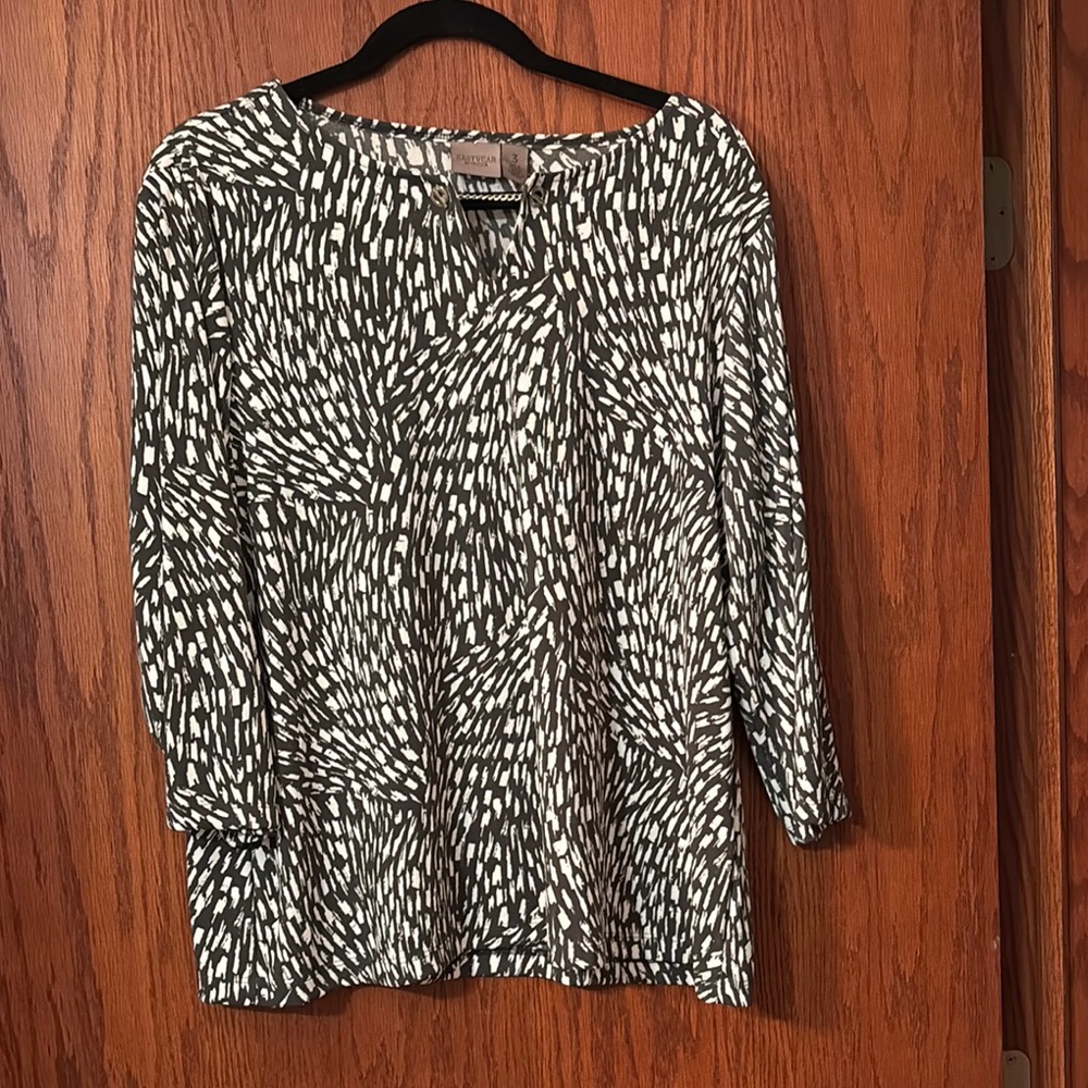Chic Black and White Patterned Women's Top